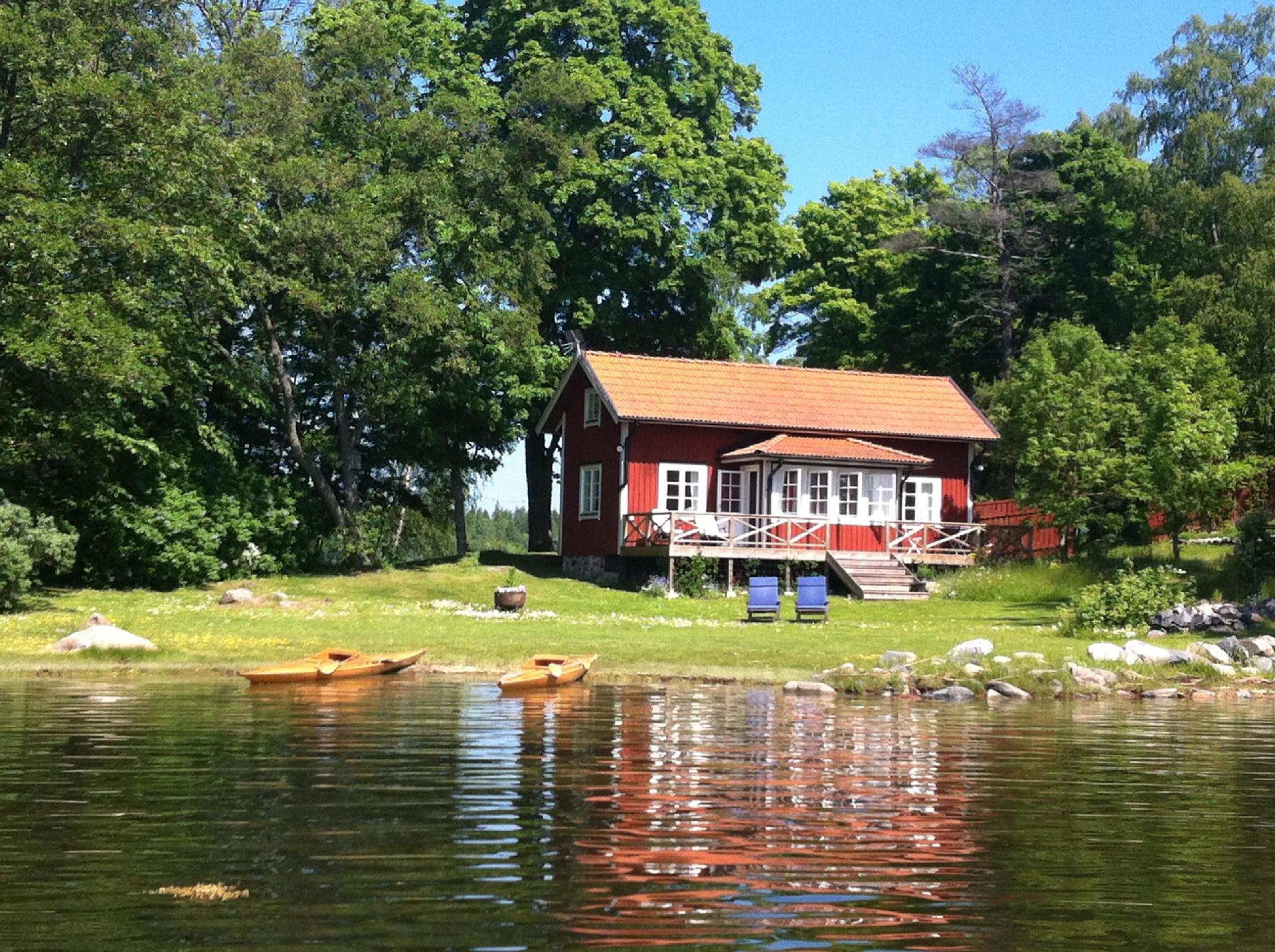 Ferienhaus mit großer Liegewiese auf einer k Ferienhaus in Schweden