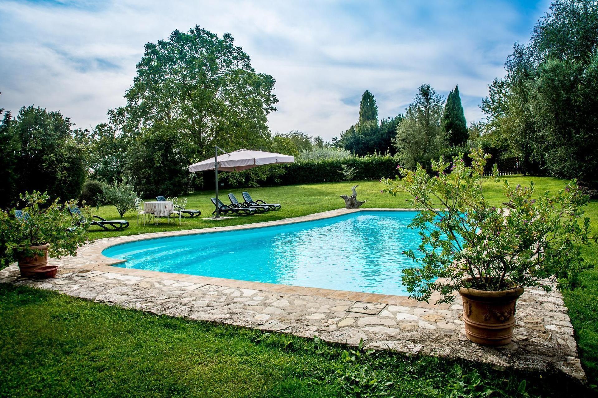 Großzügige Villa mit Kamin, Pool und Pa Ferienhaus in Italien
