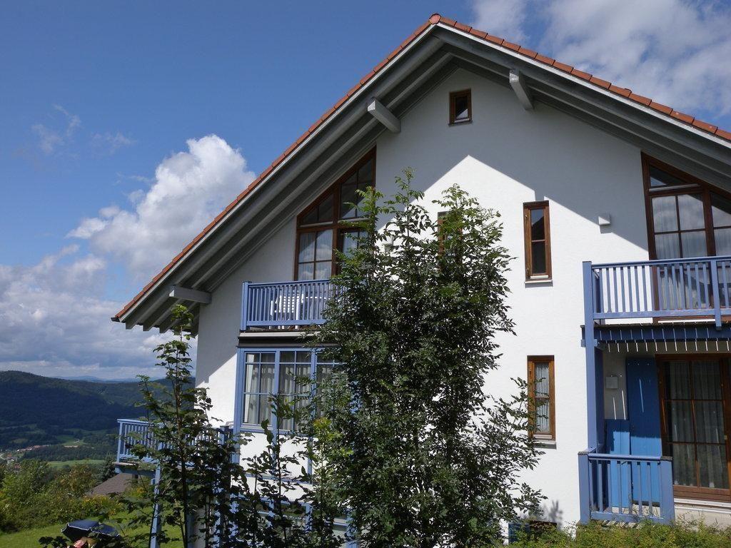 Modern eingerichtete Ferienwohnung mit Balkon und  Ferienwohnung in Deutschland
