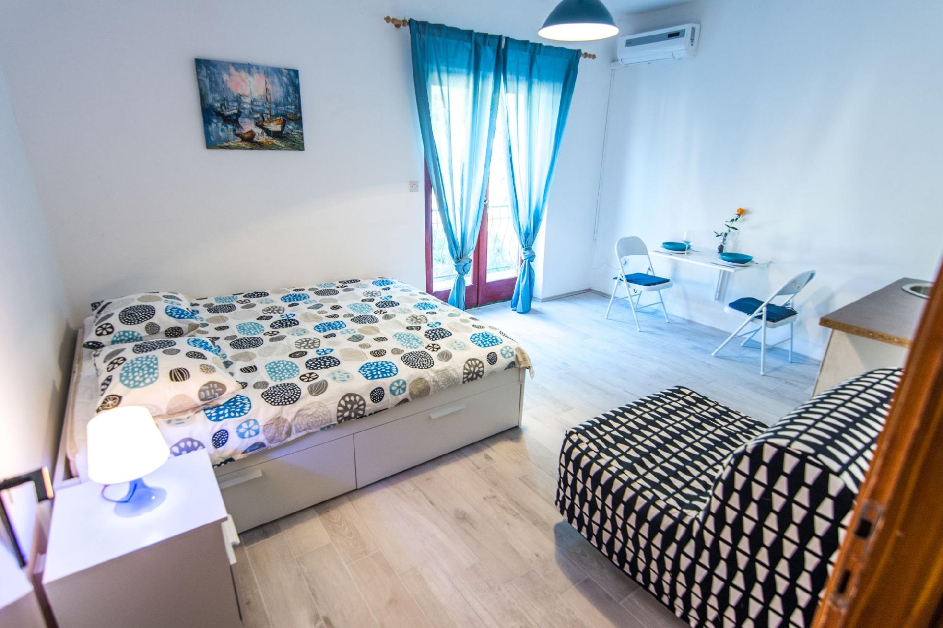 Gästezimmer für drei Personen mit Blick  Ferienhaus  kroatische Inseln