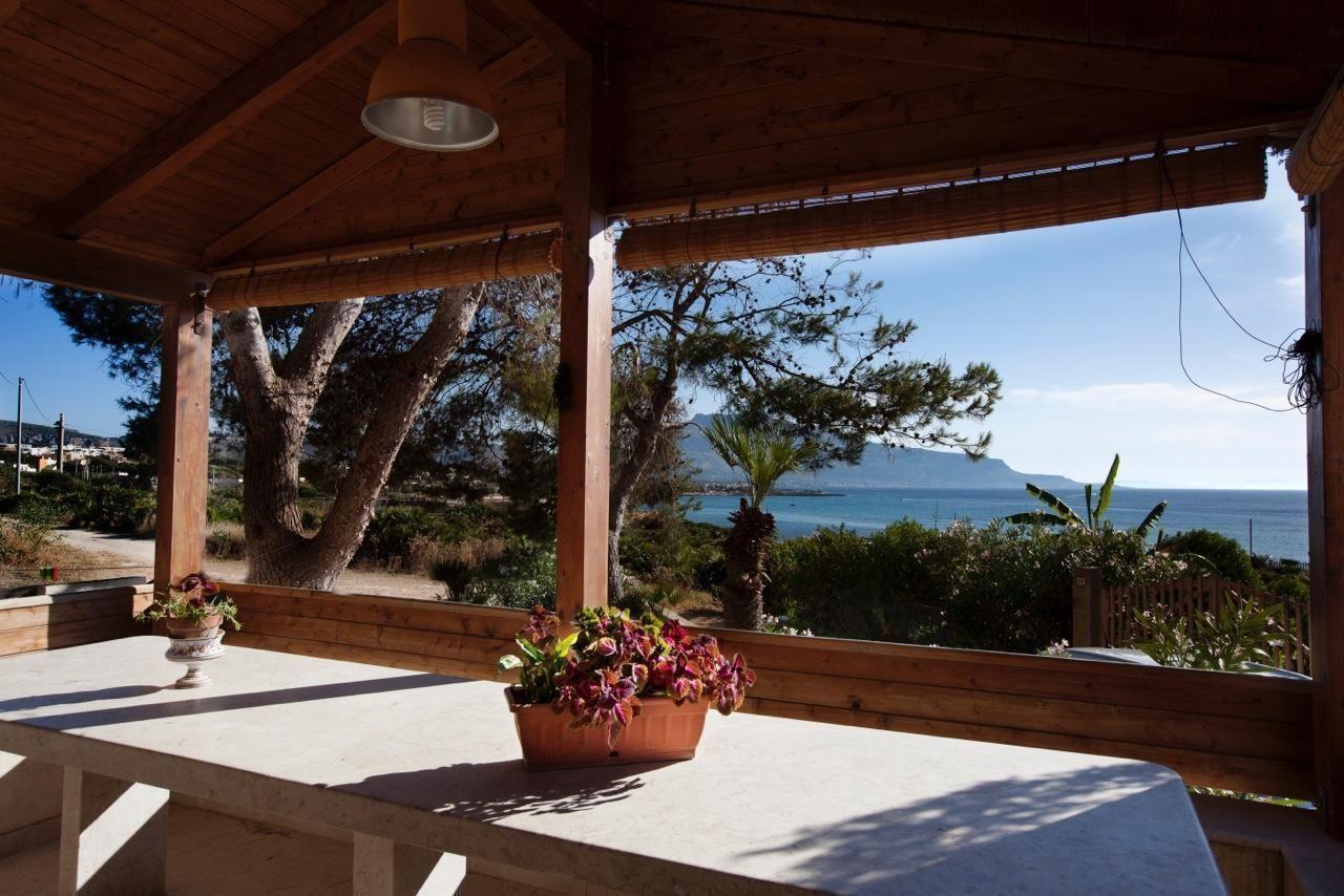 Ferienhaus mit zwei Veranden und Blick auf Meer un Ferienhaus in Italien