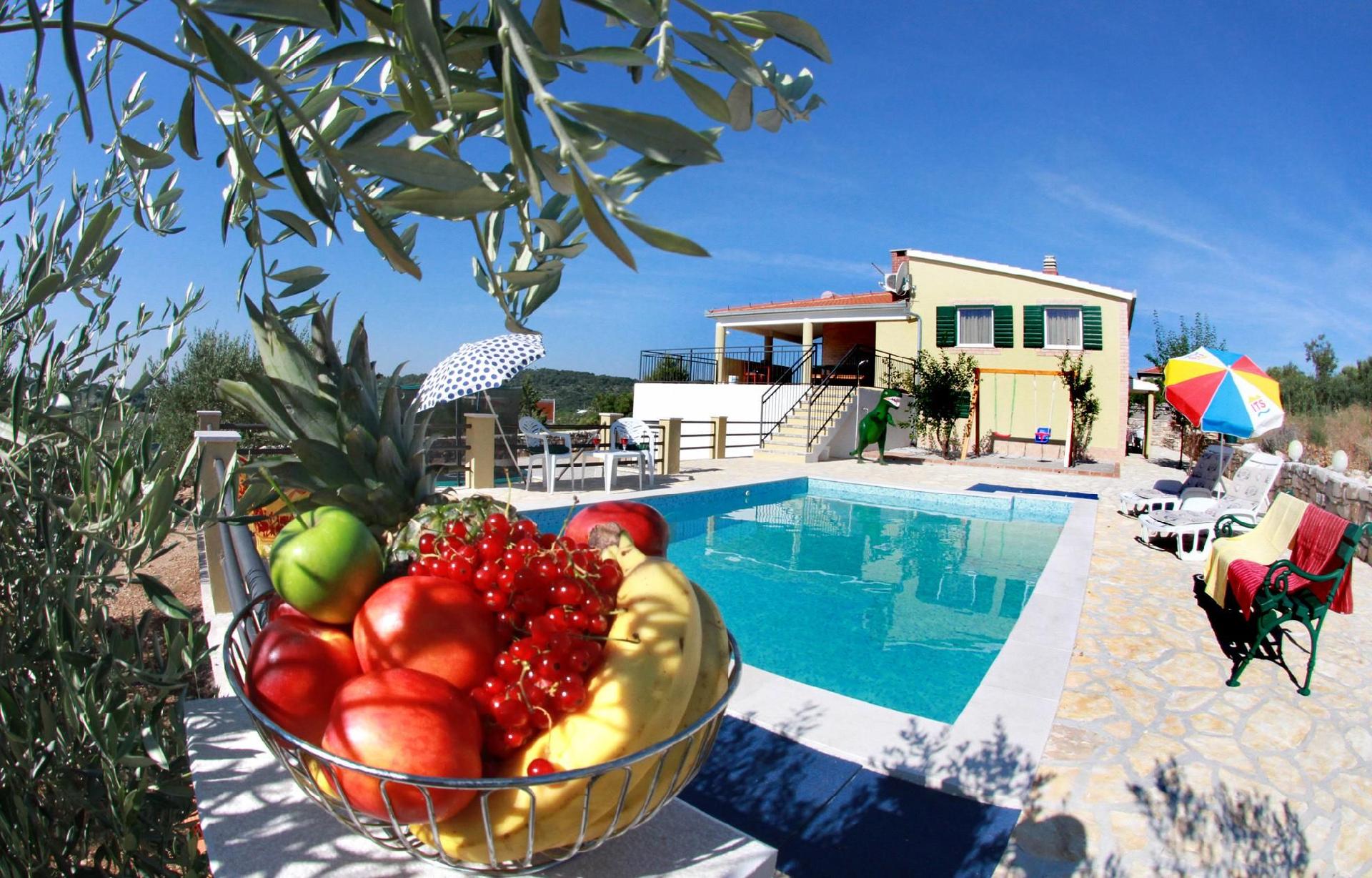 Tolles Ferienhaus in Grohote mit Privatem Pool und Ferienhaus in Kroatien
