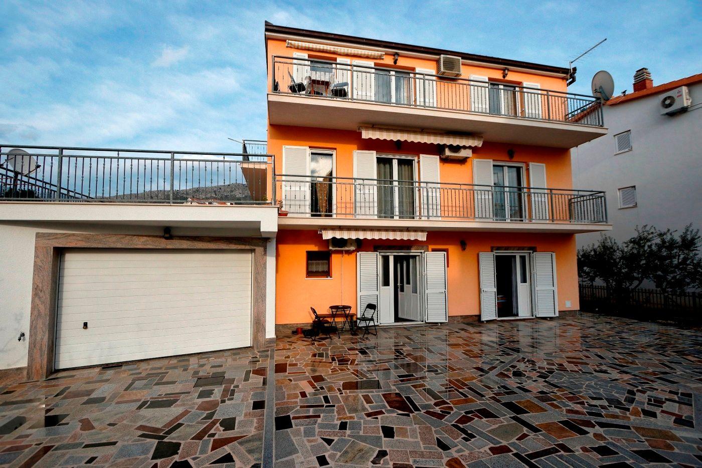 Ferienwohnung für acht Personen mit Balkon Ferienwohnung  Split Riviera