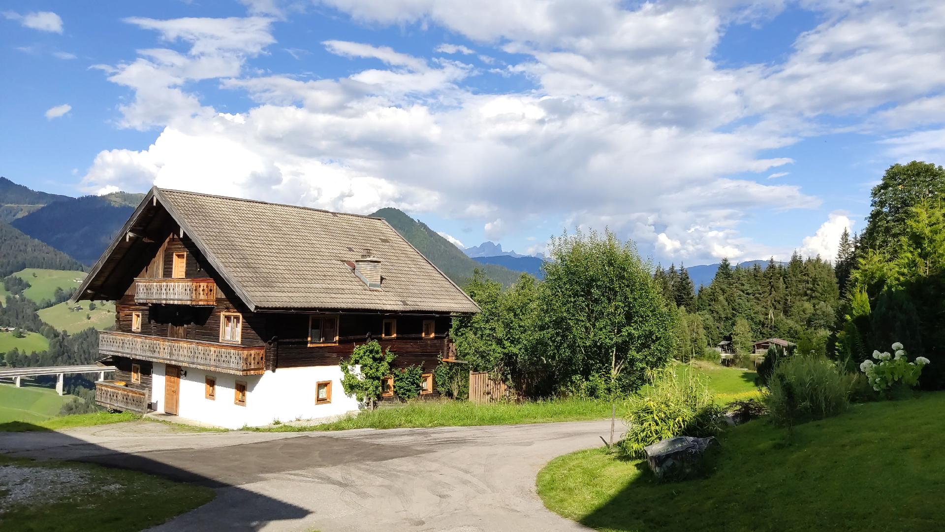 Ferienhaus in Hüttau mit Sauna, Badezuber und Ferienhaus  Salzburger Land