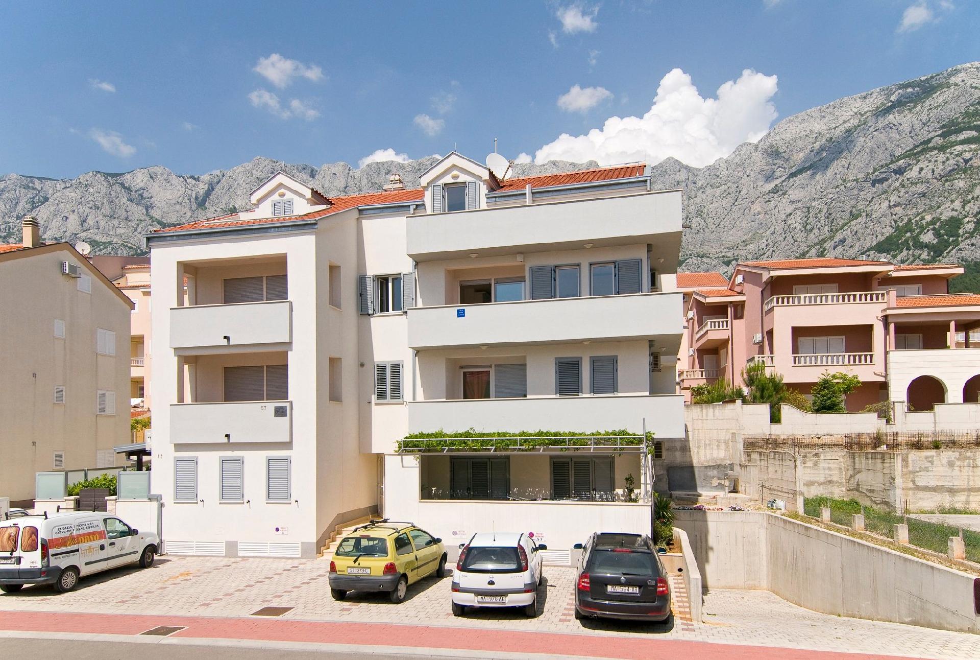 Ferienwohnung für 8 Personen ca. 85 m² i   Makarska