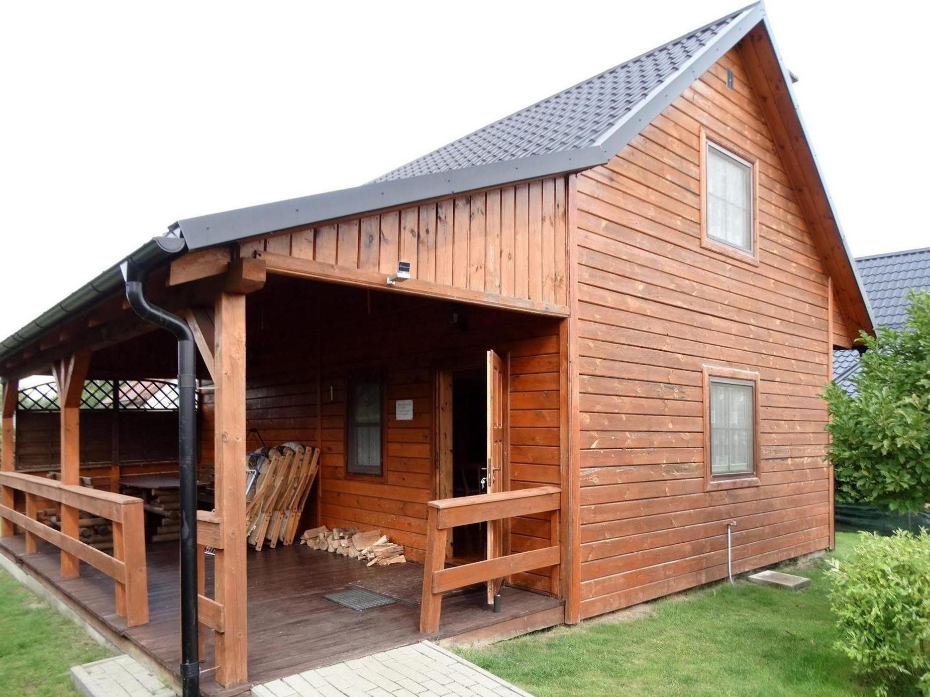 Holzhütte mit überdachter Terrasse und G  in Polen
