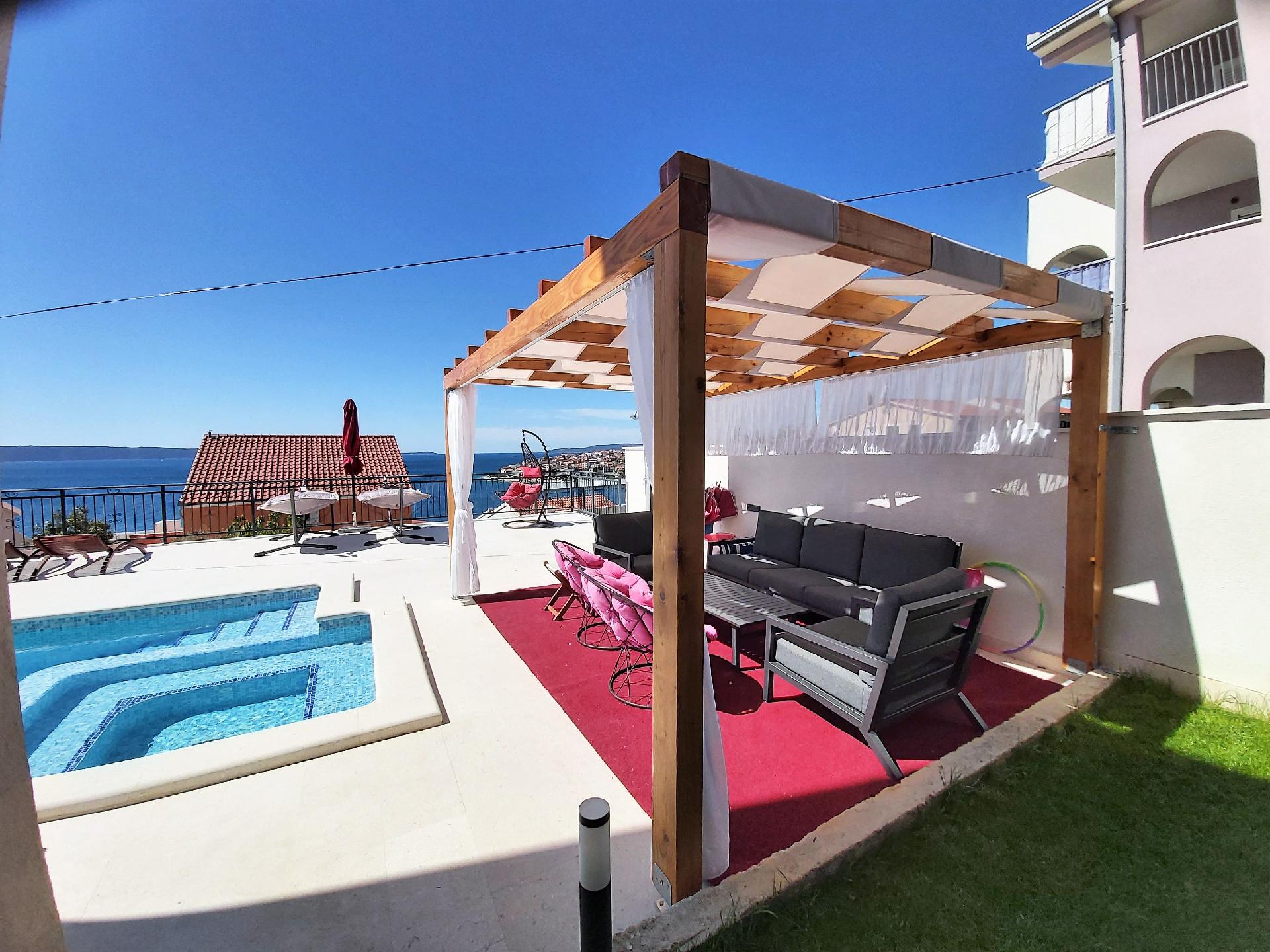 Helle Ferienwohnung mit Meerblick von den privaten   Split Riviera