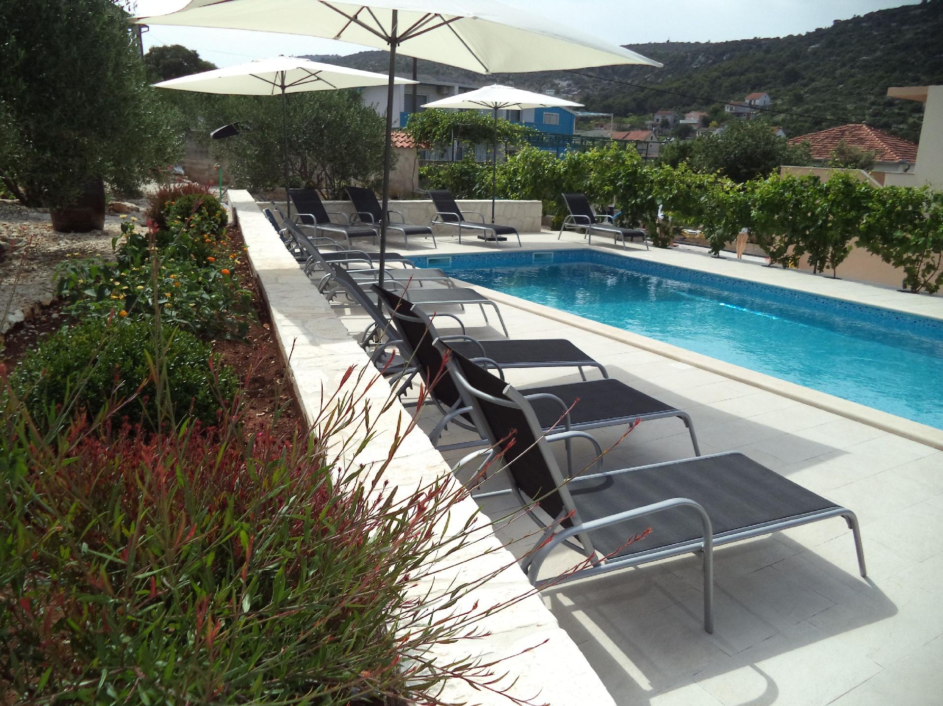 Große Wohnung in Marina mit Garten, gemeinsa Ferienwohnung  Split Riviera