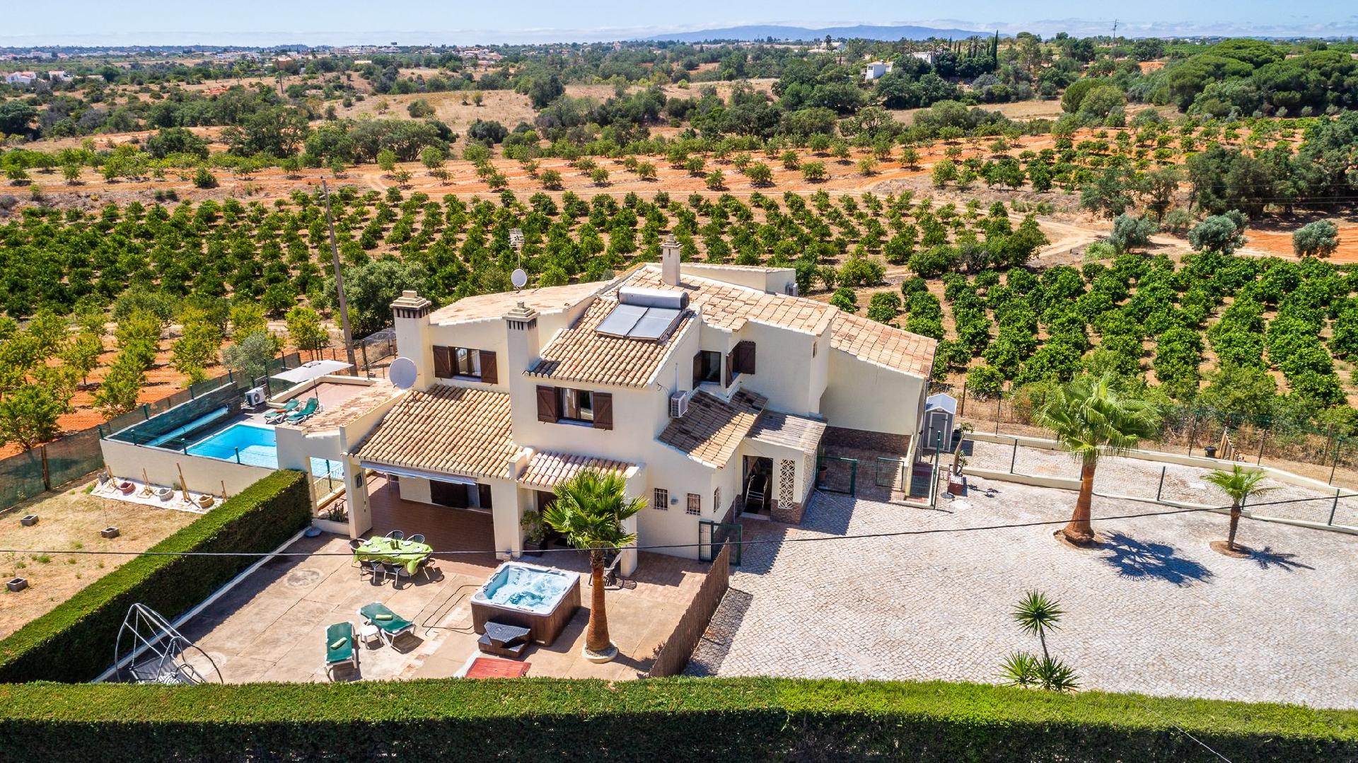 Freistehende Villa mit Terrasse und beheiztem Pool Ferienhaus in Portugal