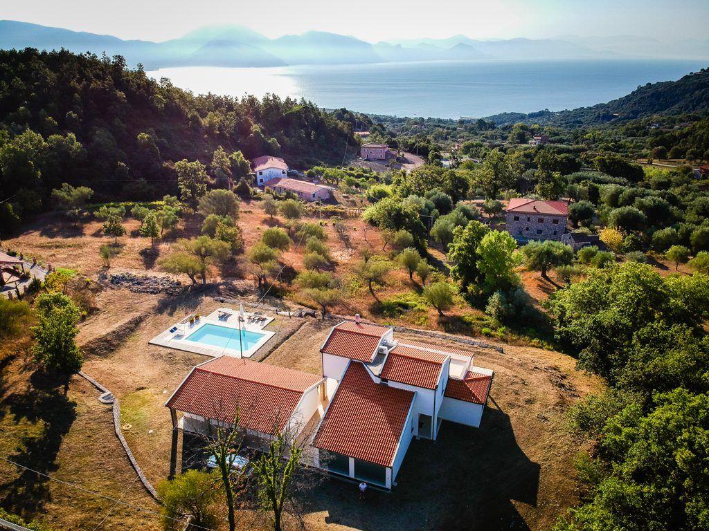 Gästehaus mit Pool mit atemberaubendem Blick  Ferienhaus in Italien