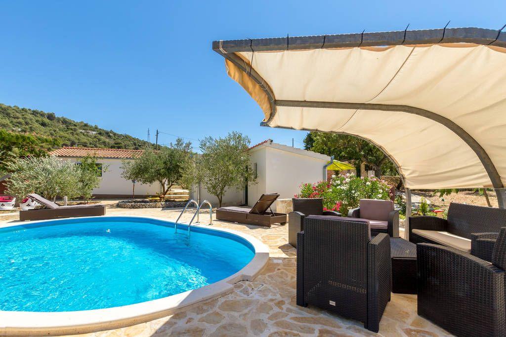 Ferienhaus mit Privatpool für 4 Personen  + 1 Ferienhaus in Dalmatien
