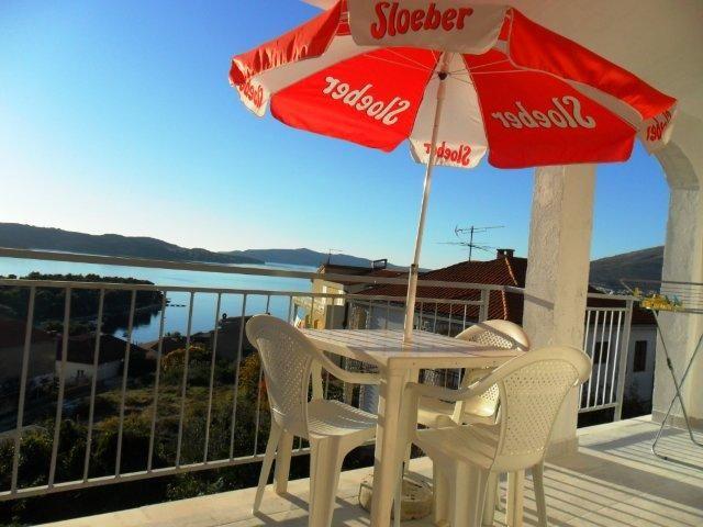 Appartement in Trogir mit Eigenem Balkon und Meerb Ferienhaus  Split Riviera