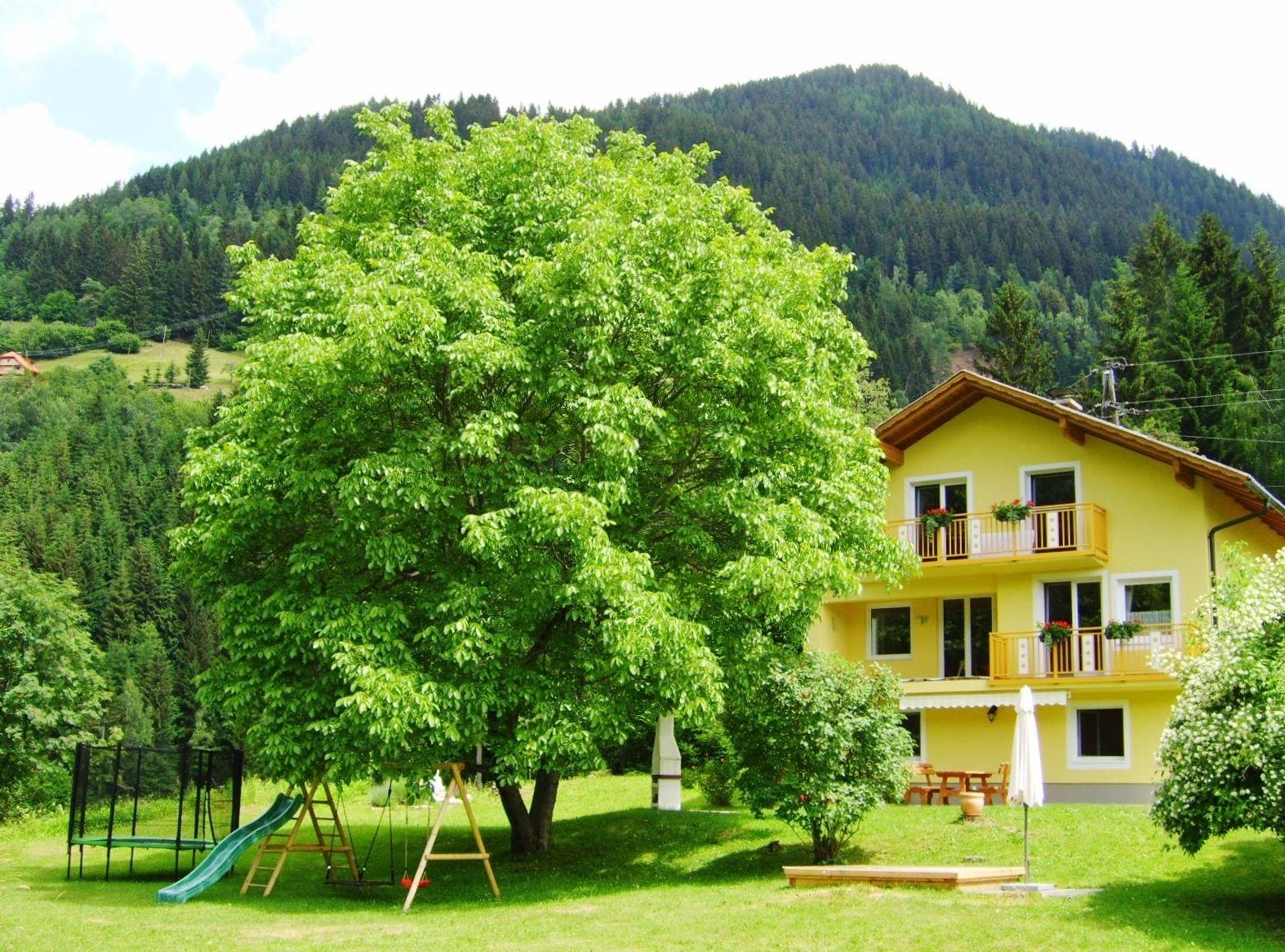 Ruhige Ferienwohnung in Feld Am See mit Privatem G Ferienhaus in Österreich