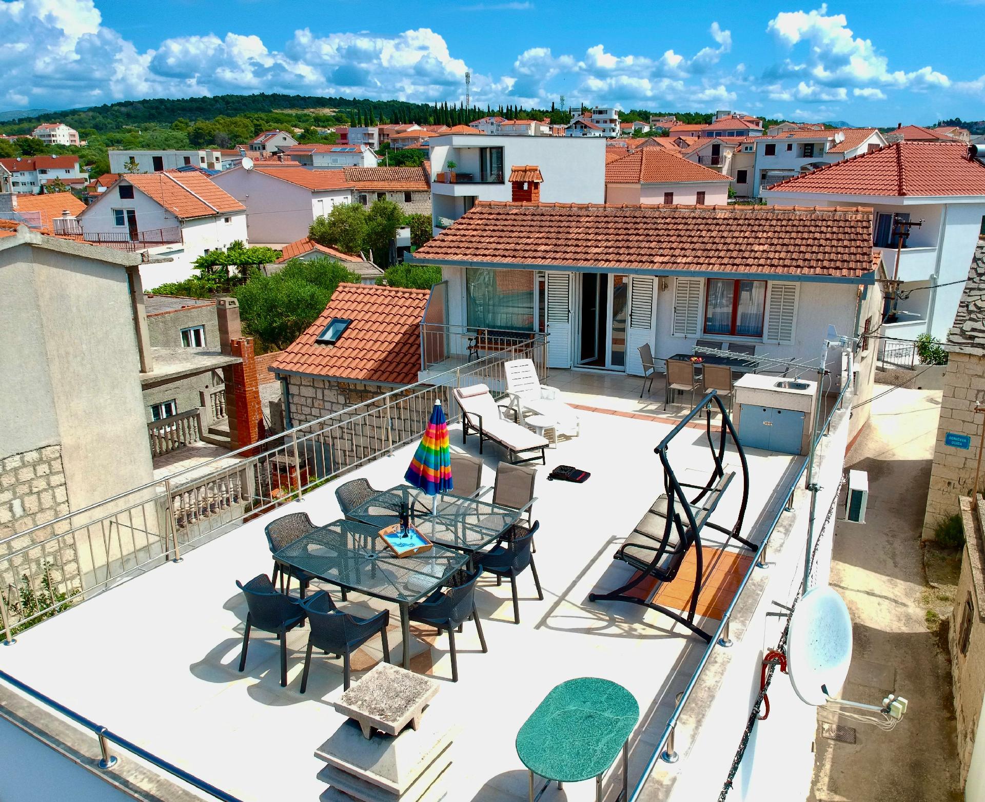 Tolles Appartement in Okrug Gornji mit Grill, Terr Ferienwohnung in Dalmatien