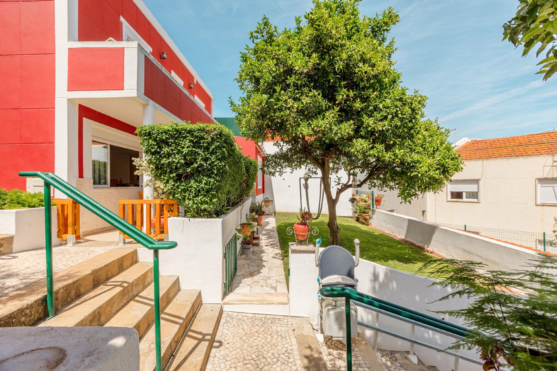 Ferienhaus in Algés mit Kleinem gemeinsamem  in Portugal