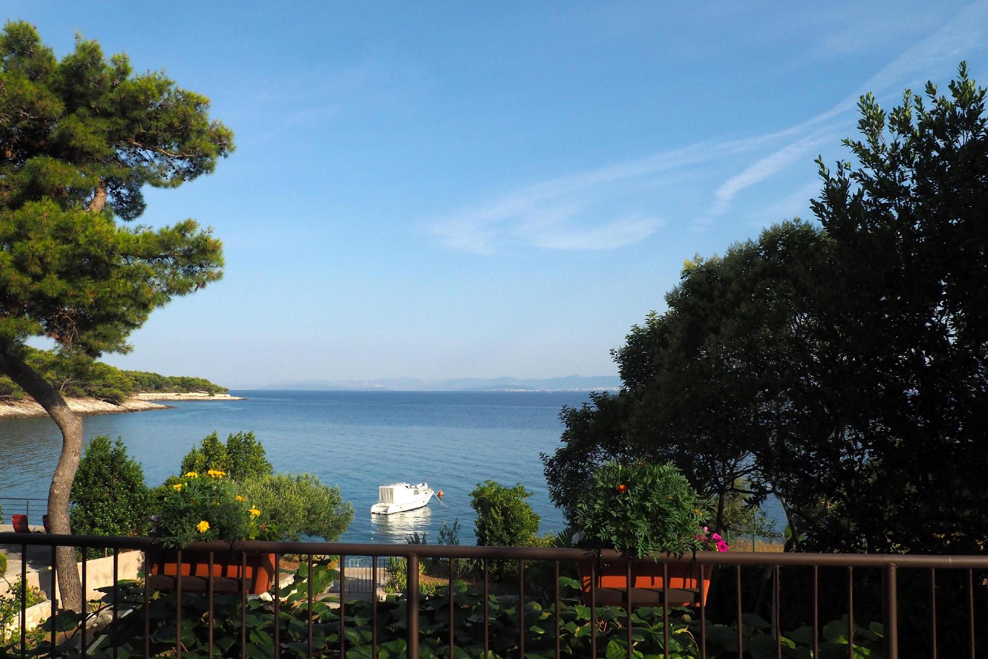 Strandnahe Ferienwohnung mit großer Terrasse Ferienhaus  kroatische Inseln