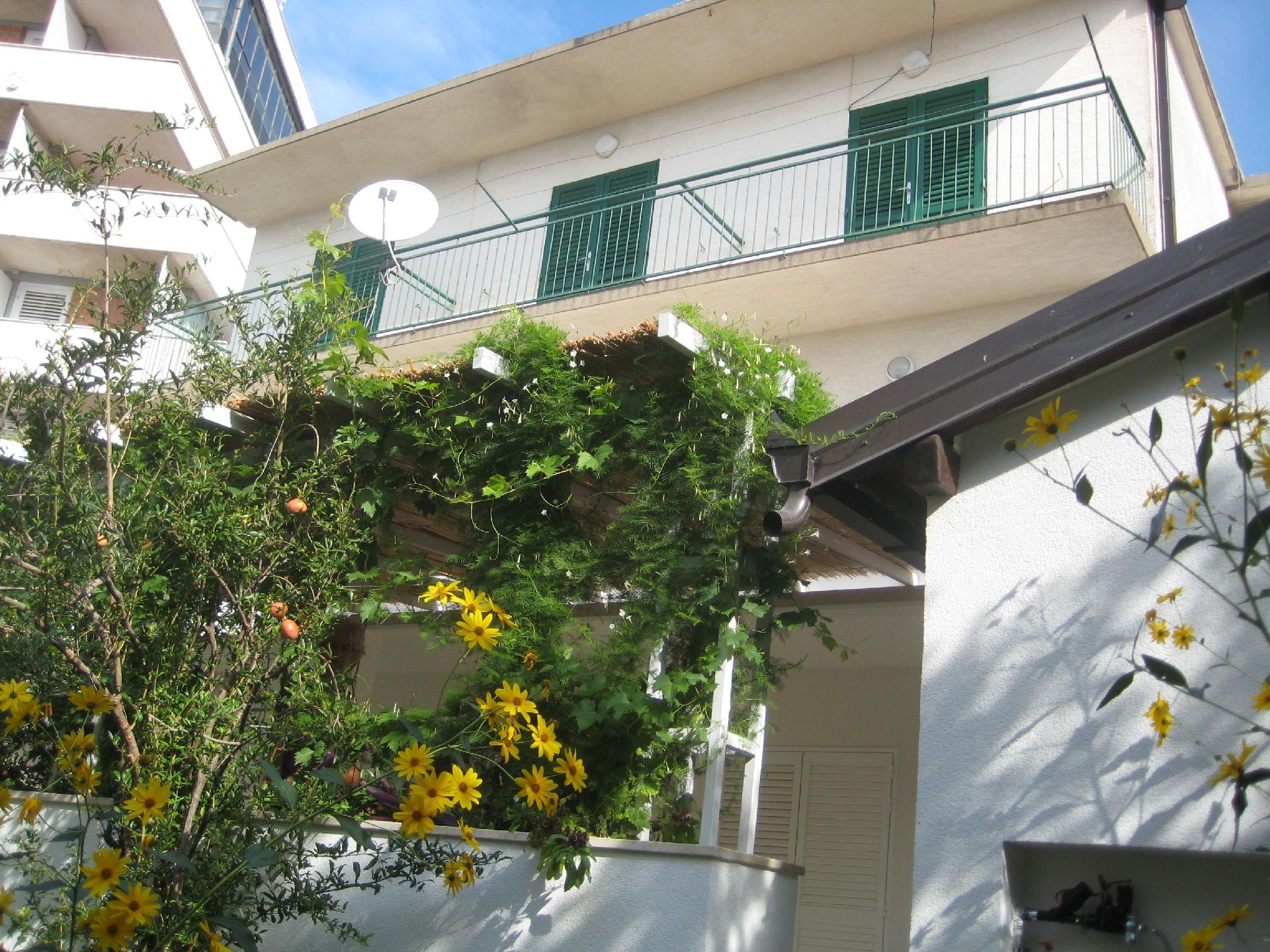 Ferienwohnung für 4 Personen  + 2 Kinder ca.  Ferienhaus  Makarska Riviera