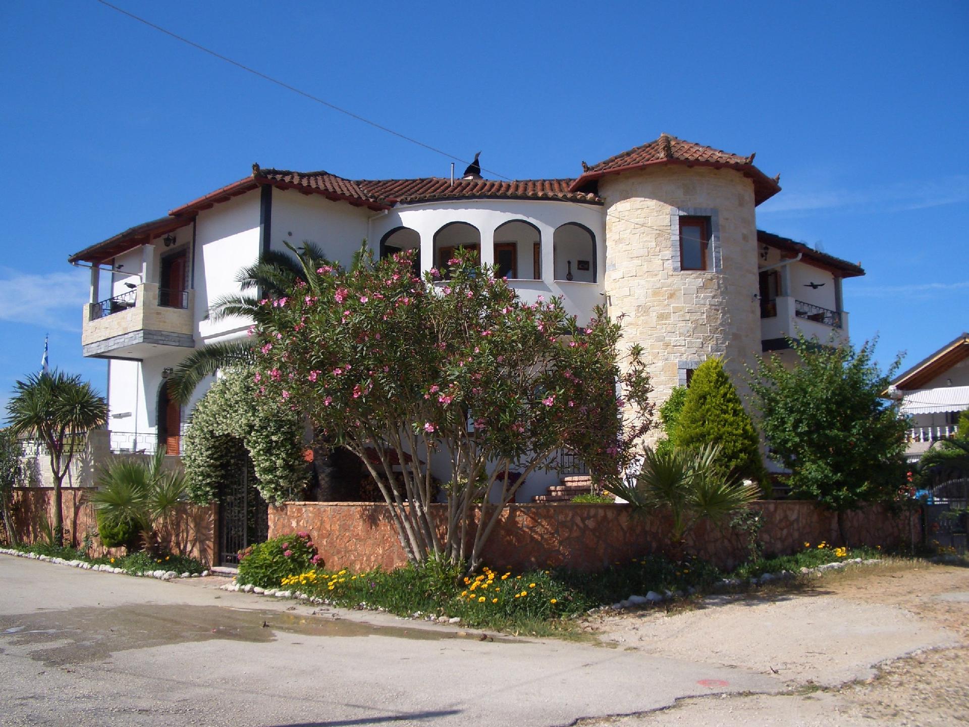 Moderne Ferienwohnung in Ammoudia mit gemeinsamem  Ferienhaus in Griechenland