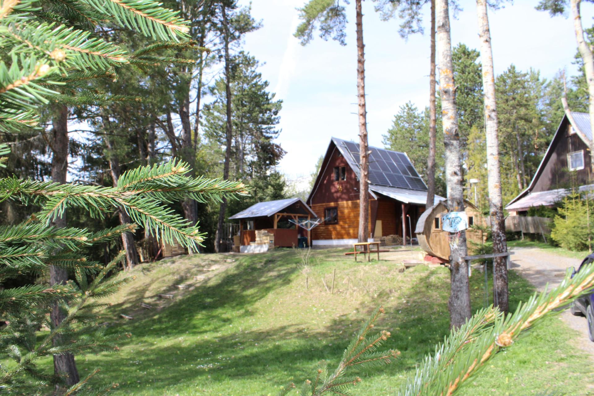 Idyllische Naturhütte mit überdachter Te Ferienhaus in Europa