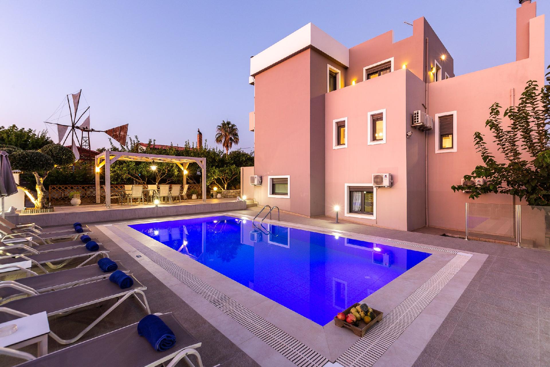Ferienhaus mit Privatpool für 10 Personen  +   in Griechenland