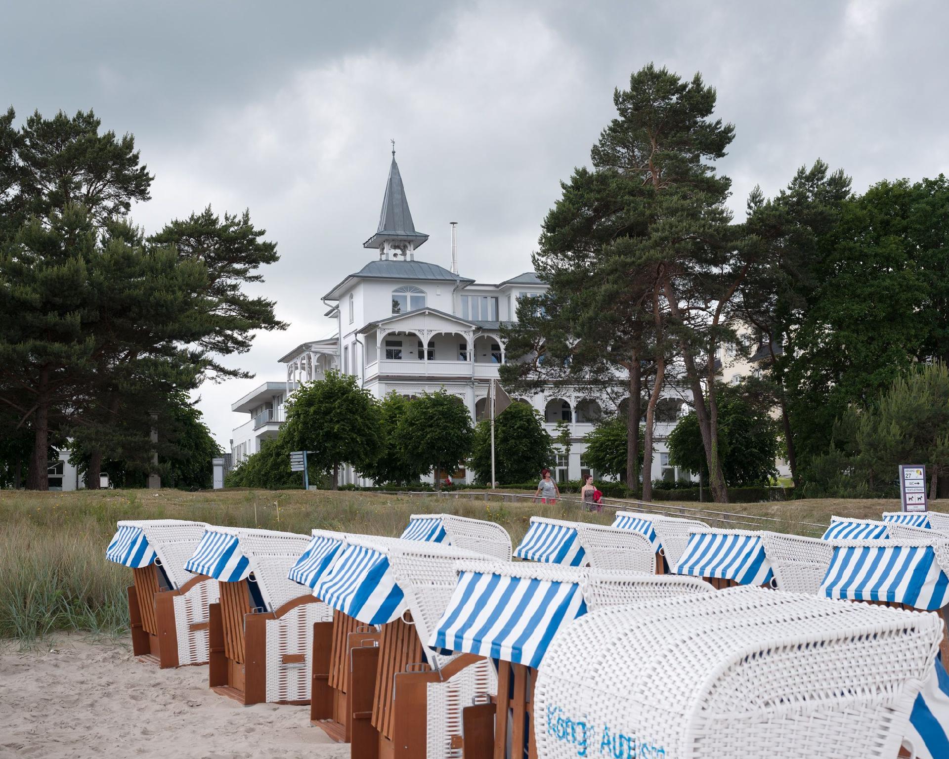 Ferienwohnung mit umlaufenden Garten und Terrasse  Ferienwohnung an der Ostsee