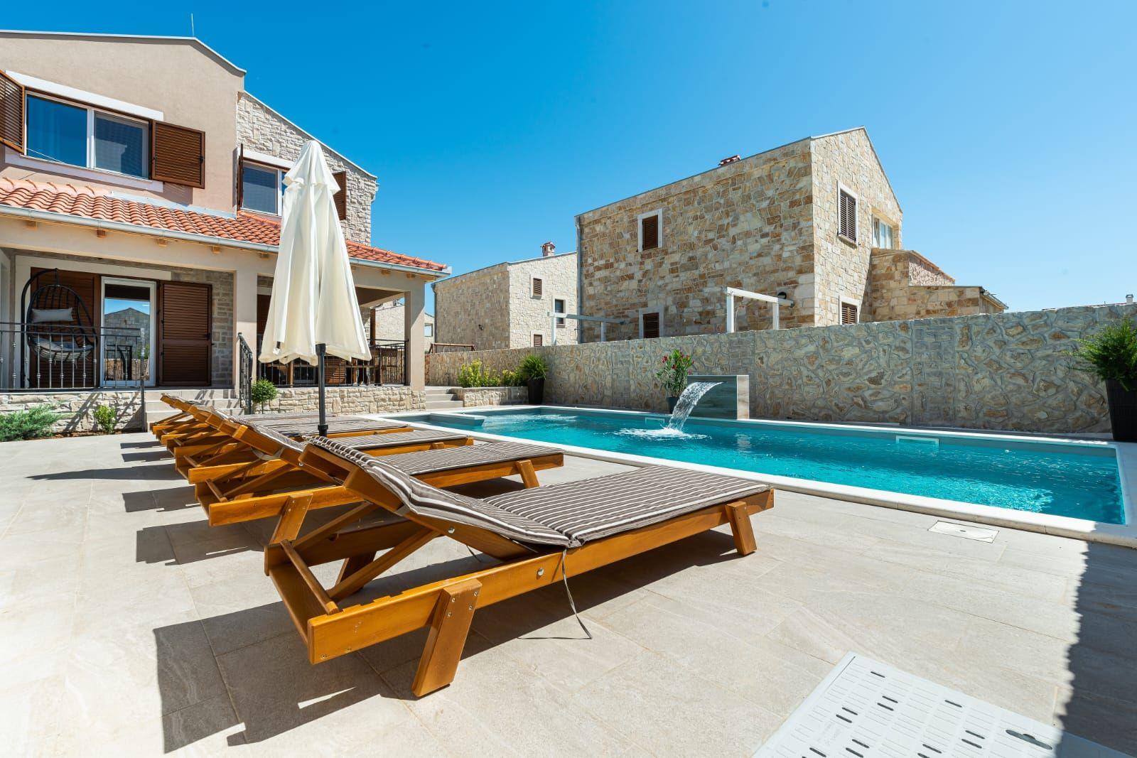 Ferienhaus mit Privatpool für 8 Personen ca.  Ferienhaus  Zadar Riviera