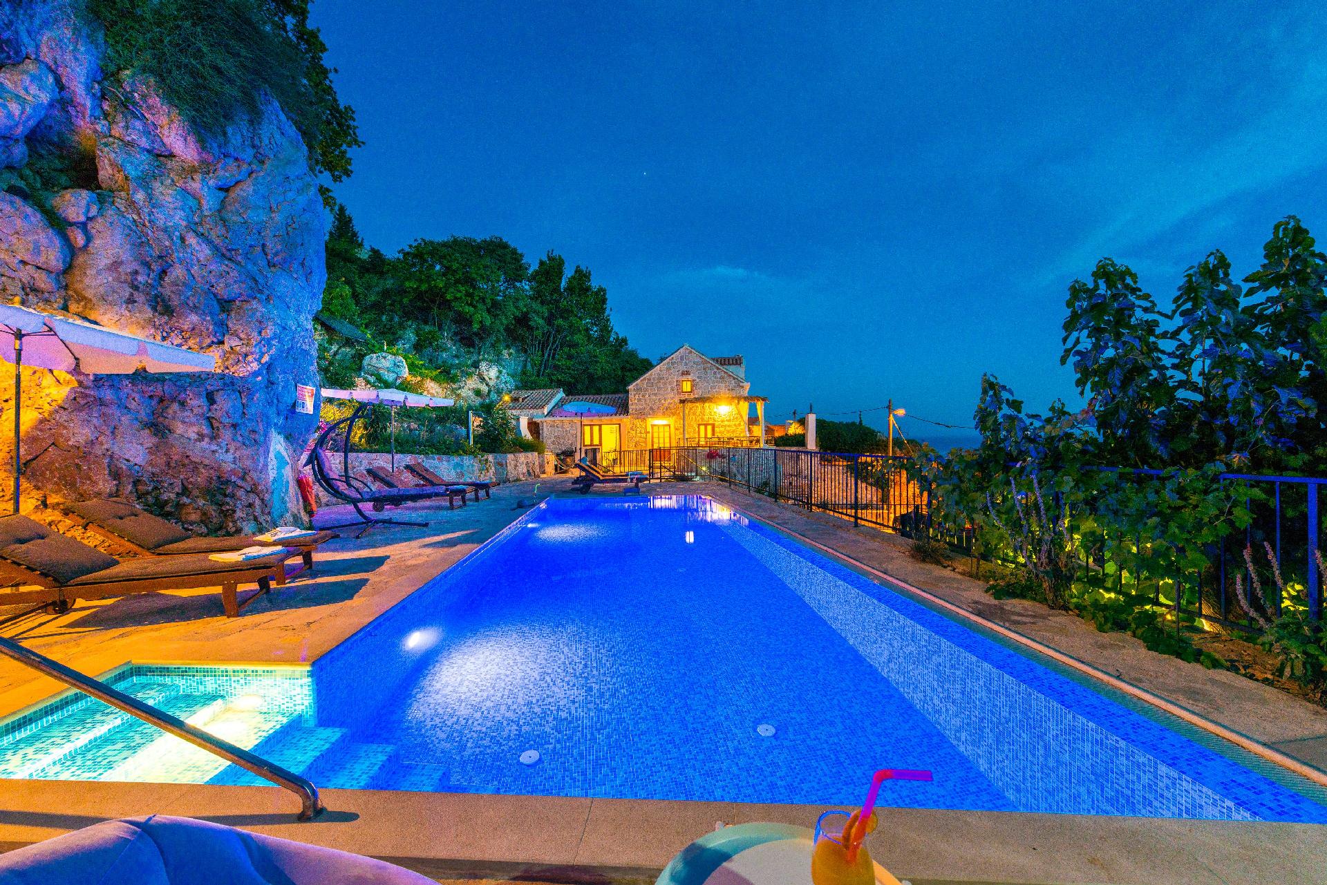 Ferienhaus mit Privatpool für 8 Personen ca.  Ferienhaus in Dalmatien