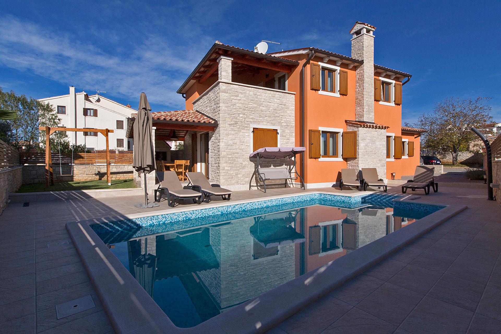 Modern eingerichtetes Ferienhaus mit privaten Swim Ferienhaus  Barbariga