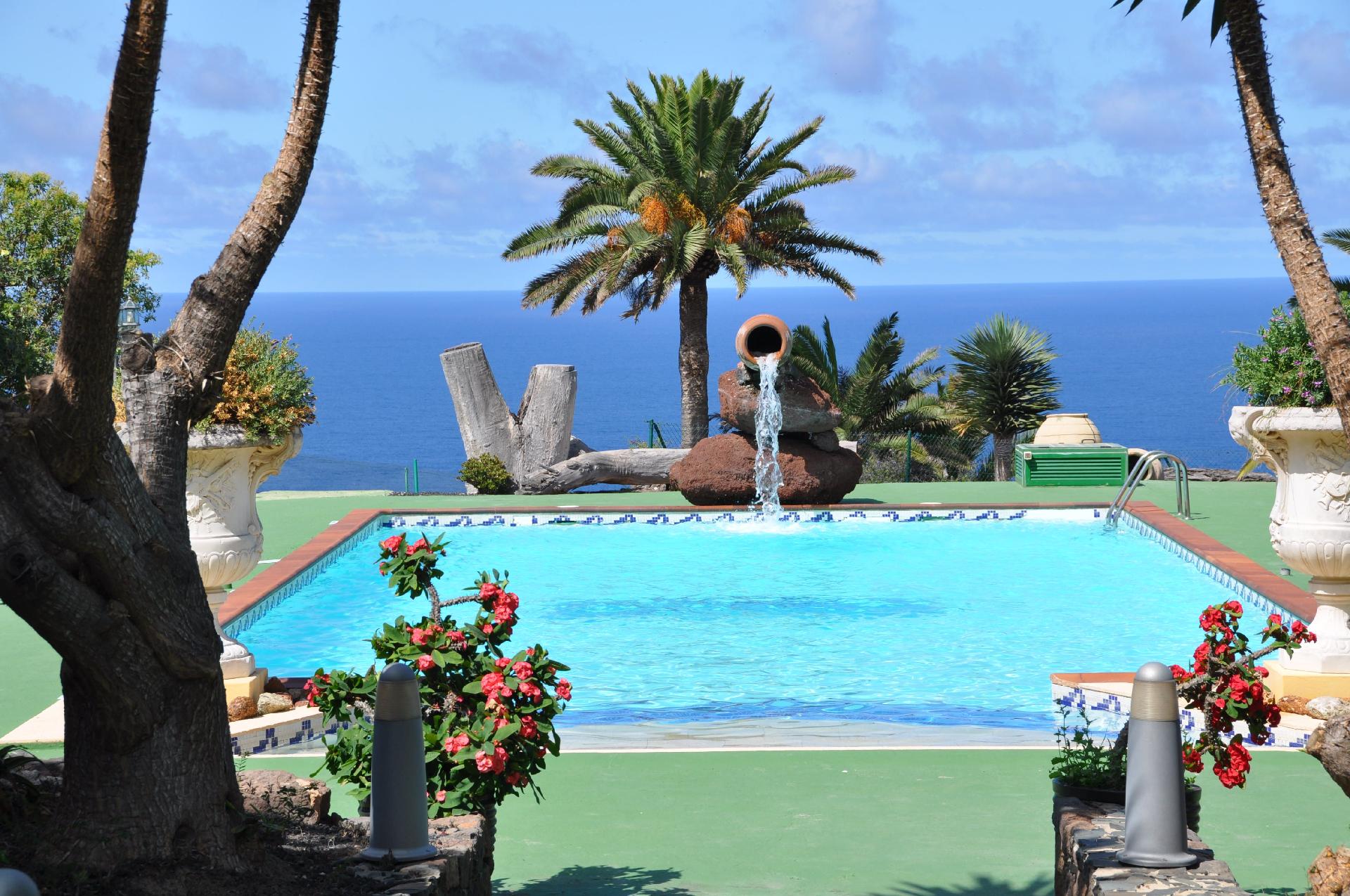 Villa im Kolonialstil mit Pool auf einer weitl&aum Ferienhaus in Spanien