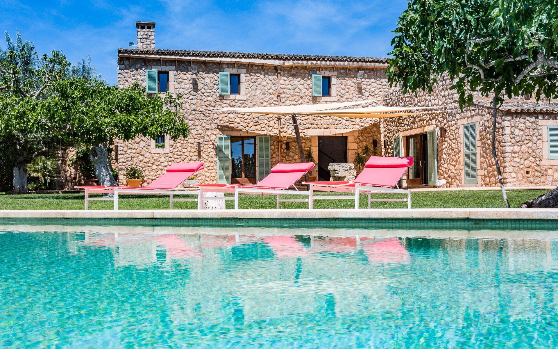 Moderne Landvilla mit Terrasse und Pool auf einem    Mallorca
