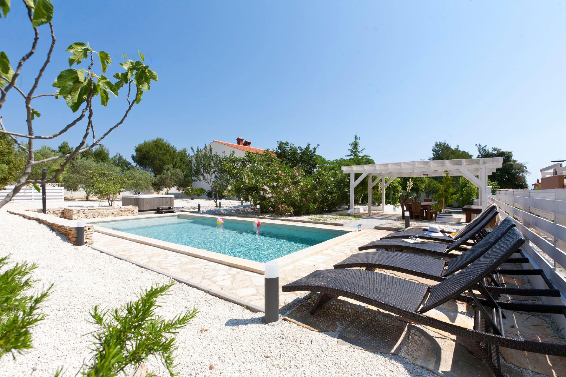 Ferienhaus mit Privatpool für 12 Personen ca.  in Kroatien