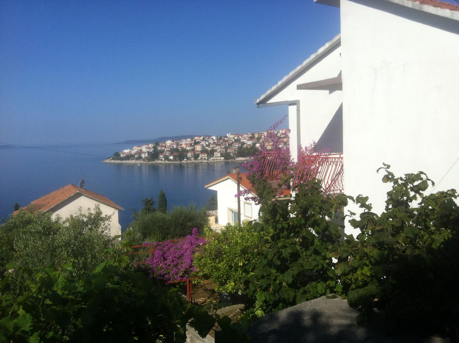 Gemütliches Ferienhaus in Okrug Gornji mit Gr Ferienhaus  Split Riviera