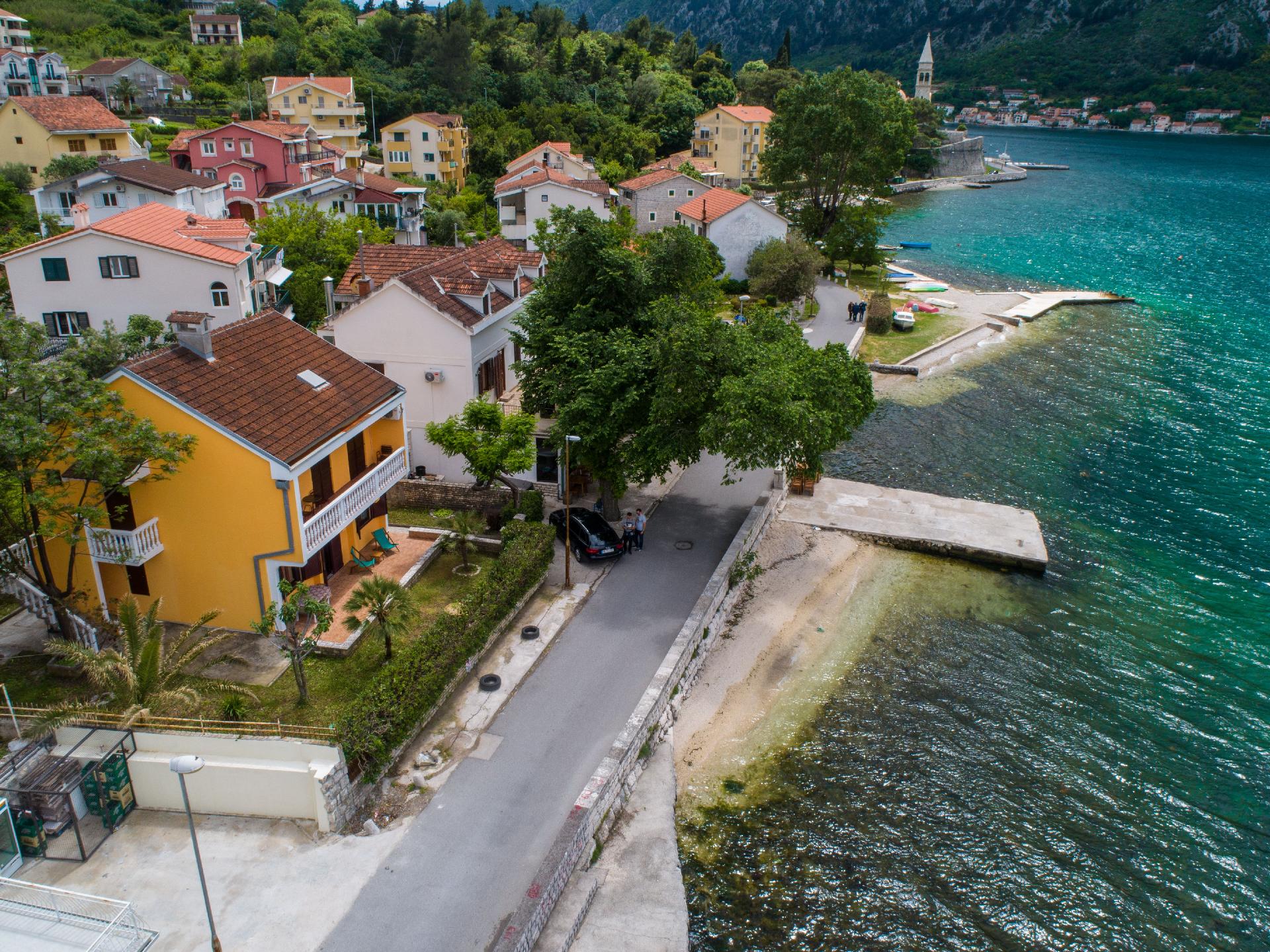 Familienfreundliche Ferienwohnung direkt am Meer&l Ferienhaus in Montenegro
