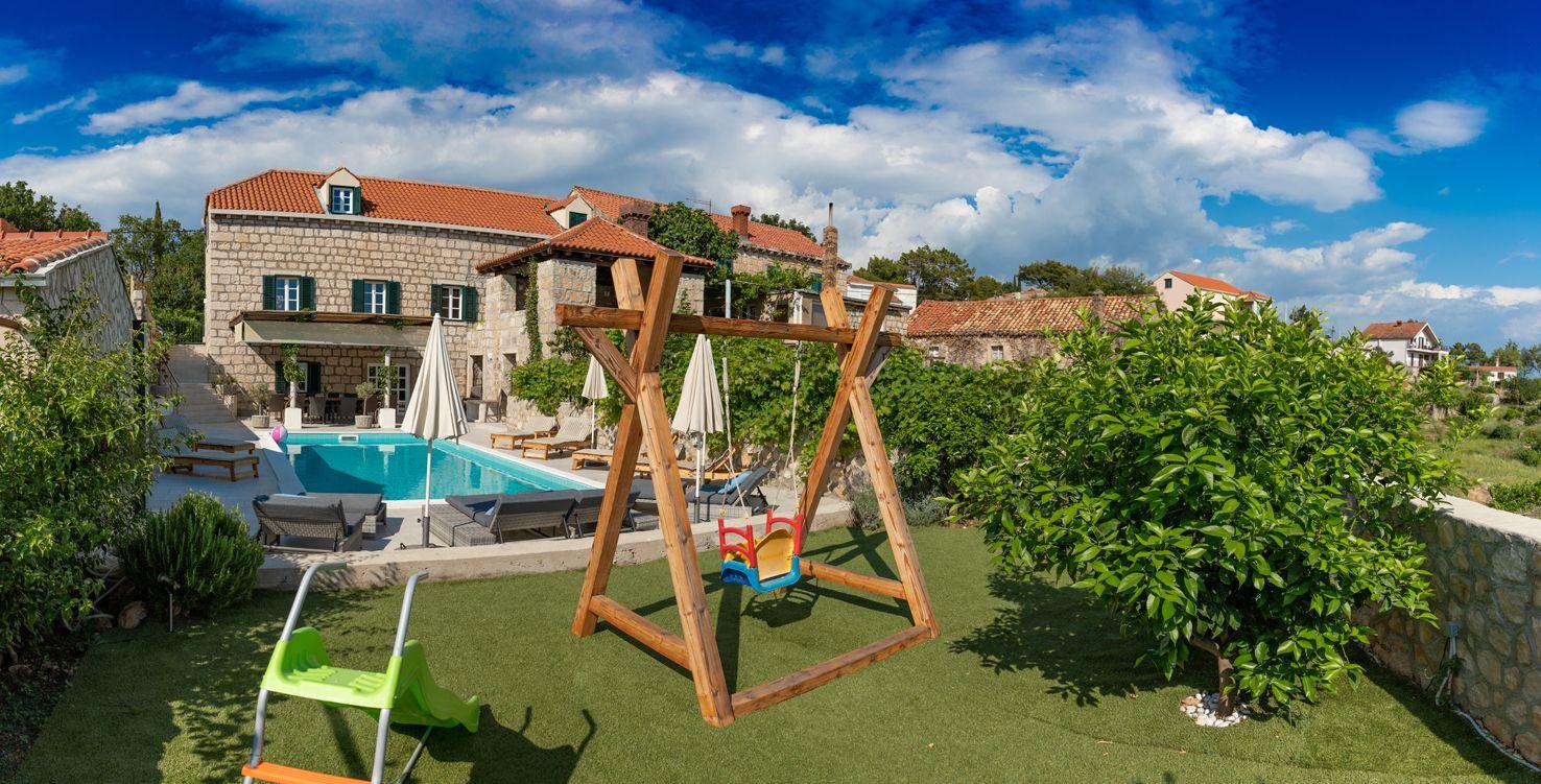 Ferienhaus mit Privatpool für 12 Personen ca. Ferienhaus in Kroatien