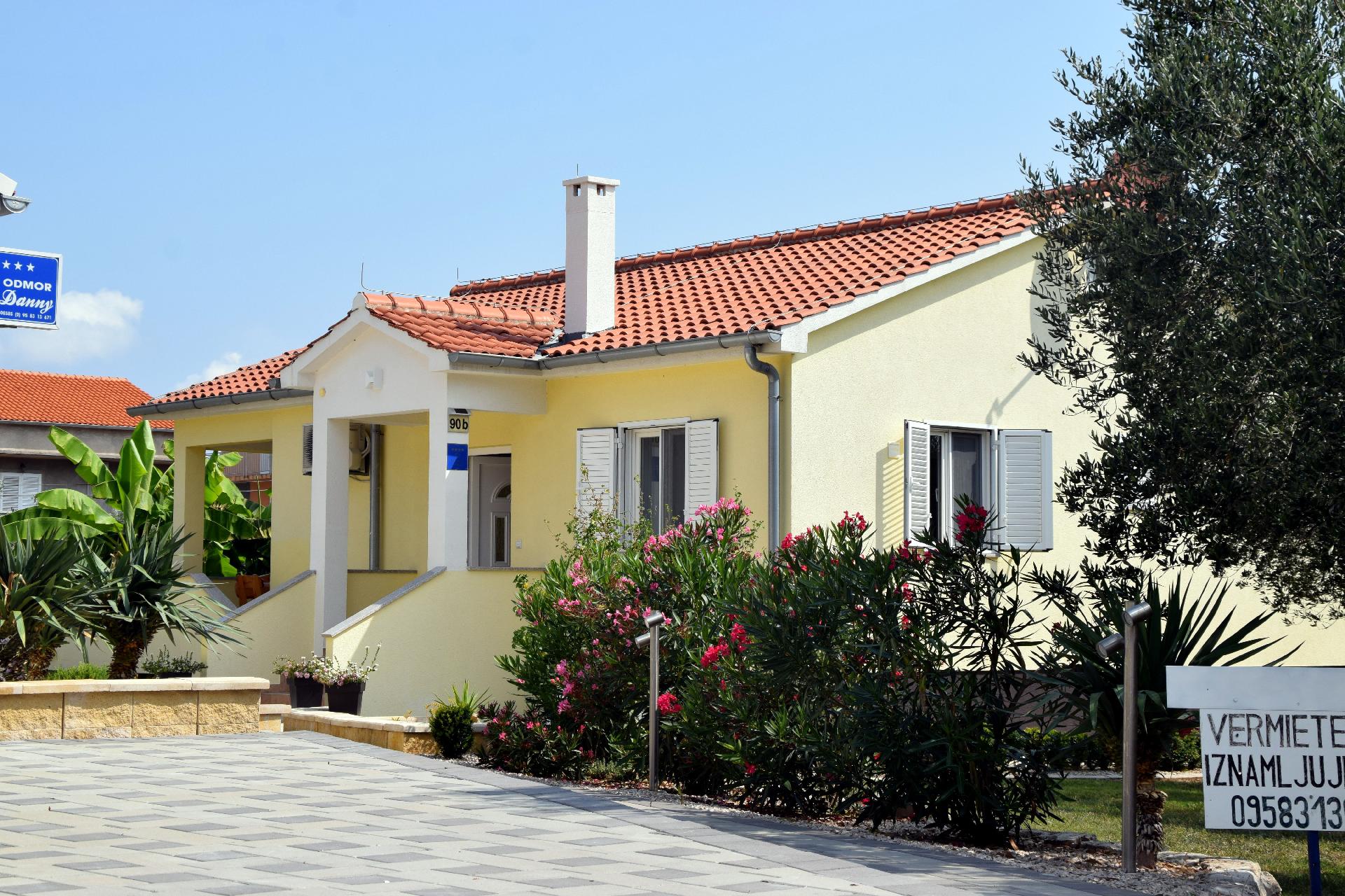 Modernes Ferienhaus in Dobropoljana mit Terrasse,  Ferienhaus in Dalmatien