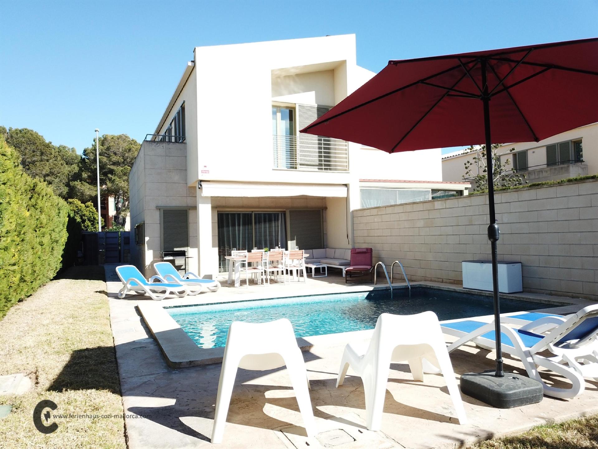 VILLA con jardín y piscina privada en zona residencial familiar y tranquila aire acondicionado y wi