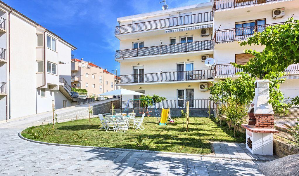 Gemütliche Studio-Wohnung mit zwei Balkonen u Ferienhaus  Split Riviera