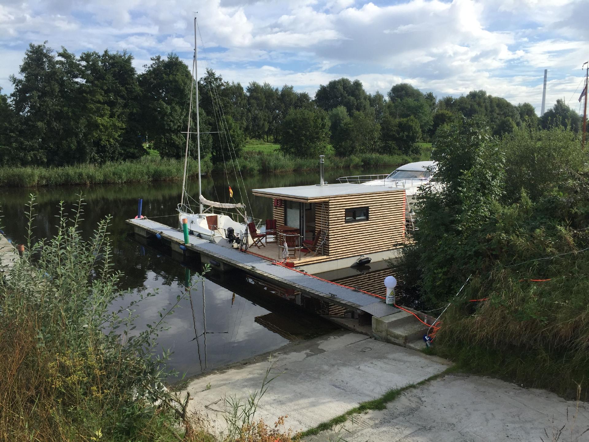 Hausboot/ Schiff für 2 Personen ca. 20 m² Boot in Niedersachsen