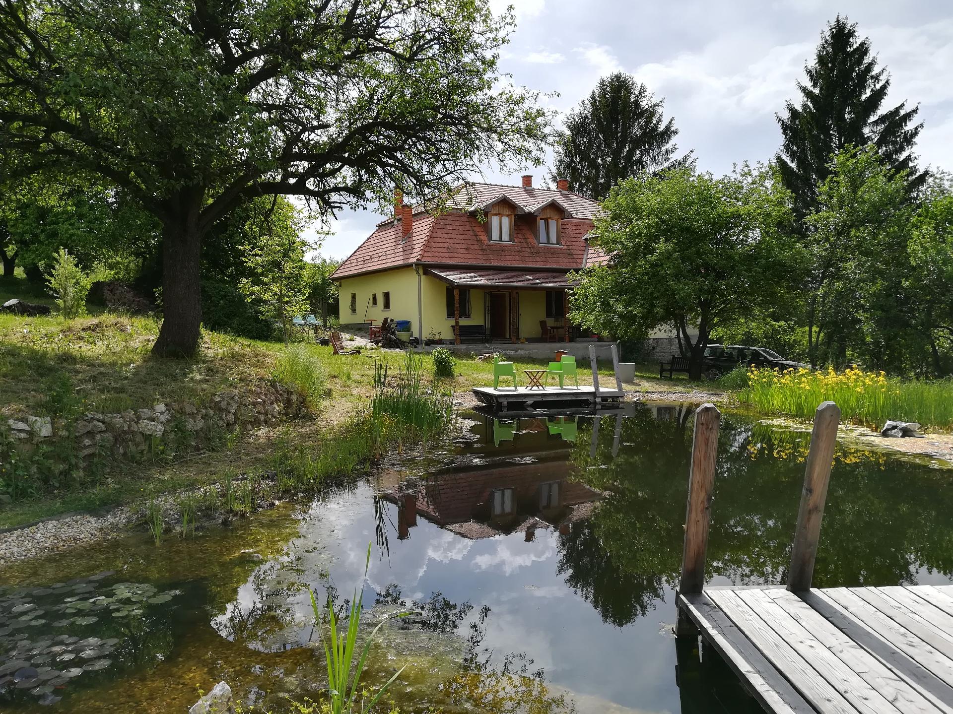 Ferienhaus mit Privatpool für 9 Personen  + 1 Ferienhaus in Nordungarn