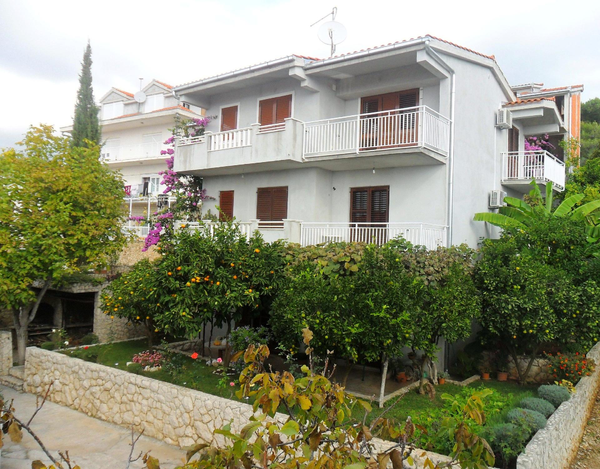 Appartement in Trogir mit Großem Balkon Ferienwohnung  Okrug Gornji