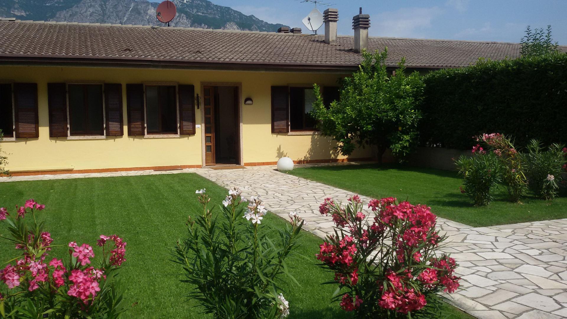 Ferienwohnung mit Garten und herrlichen Blick auf  Ferienhaus in Italien