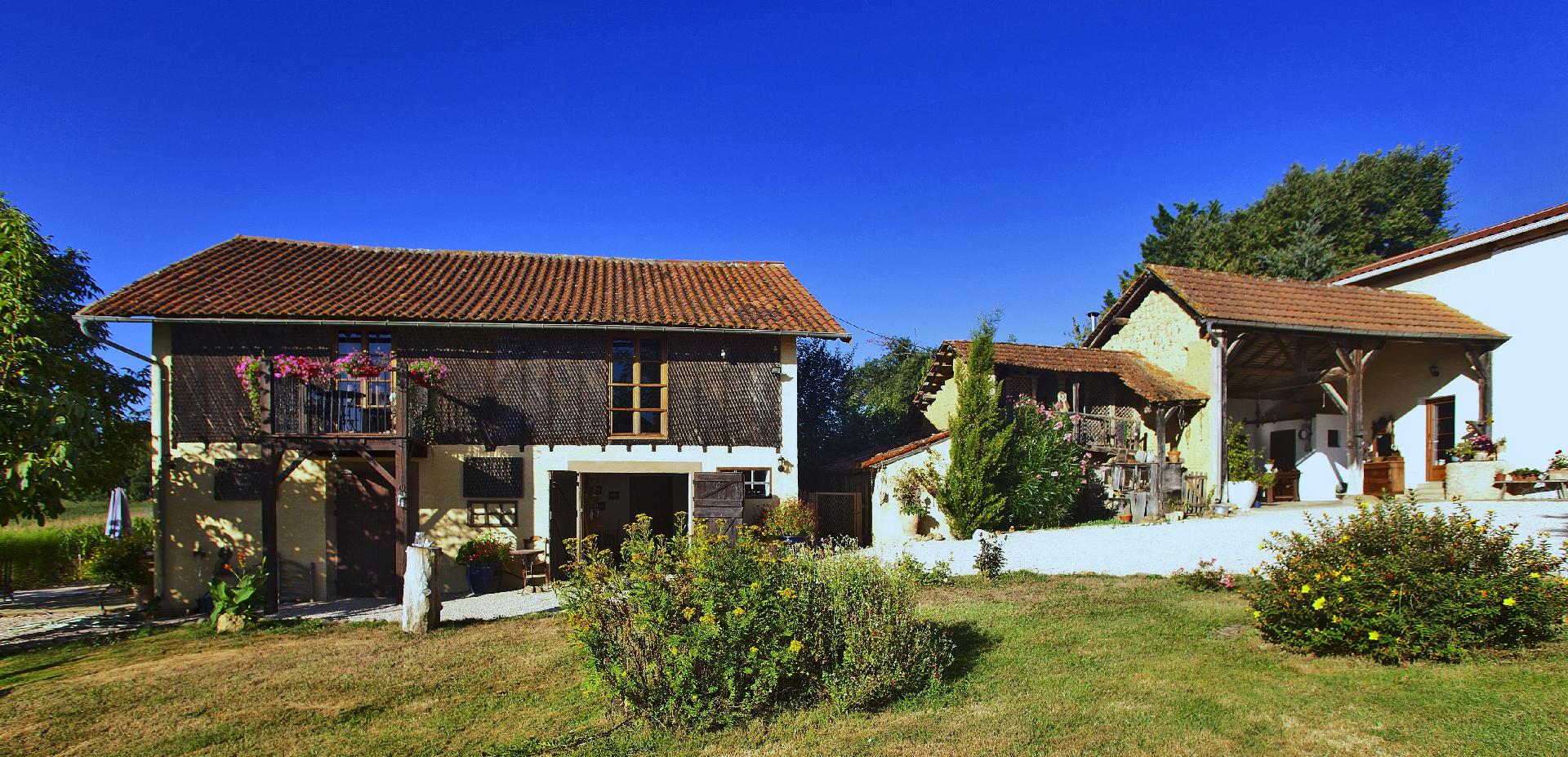 Ferienhaus in Sarraguzan mit Privatem Pool Ferienhaus in Frankreich