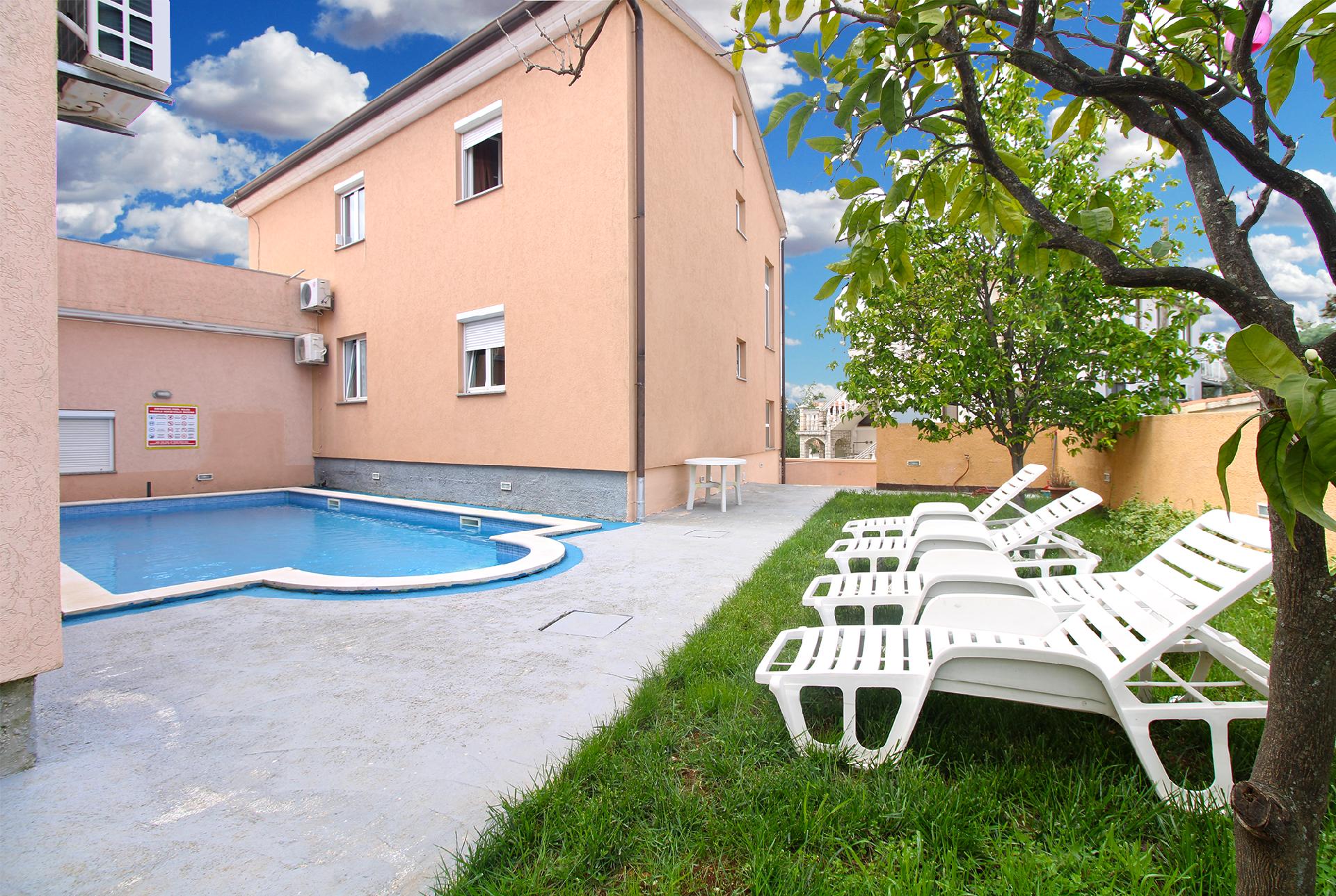 Ferienwohnung für 5 Personen ca. 54 m² i   Peroj