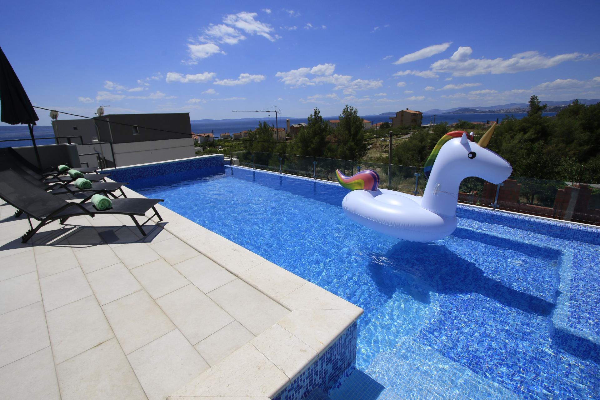 Ferienhaus mit Privatpool für 6 Personen  + 1 Ferienhaus in Dalmatien