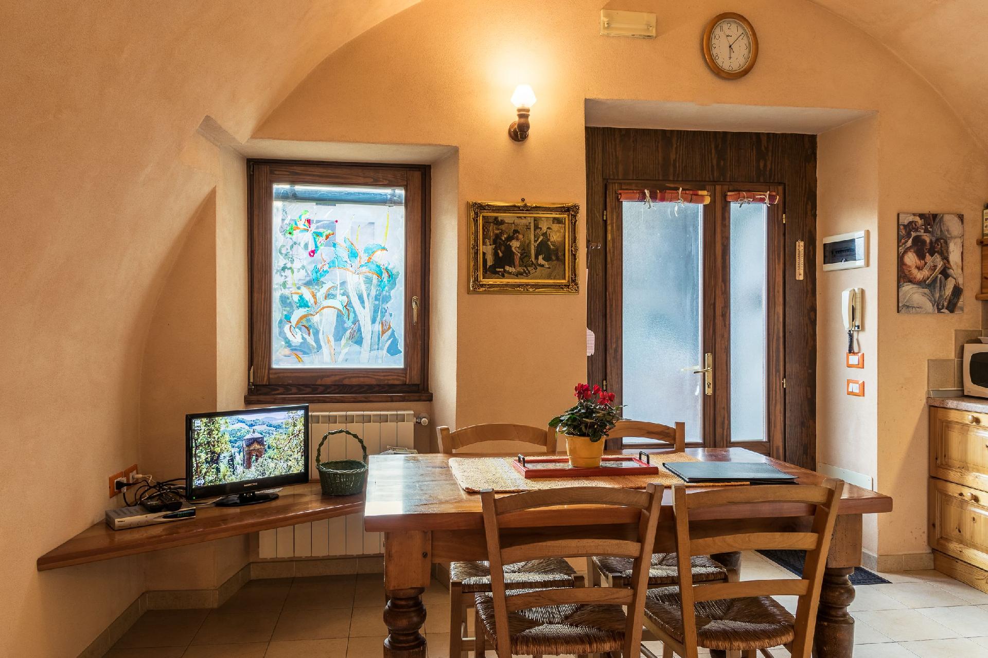 Wohnung in Riva Di Solto mit Kleinem Garten Besondere Immobilie 