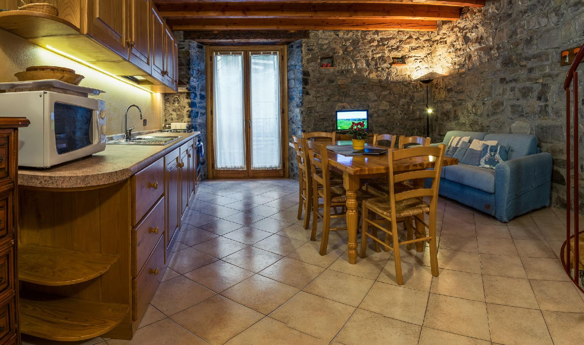 Wohnung in Riva Di Solto mit Kleinem Garten und Se Besondere Immobilie in Italien