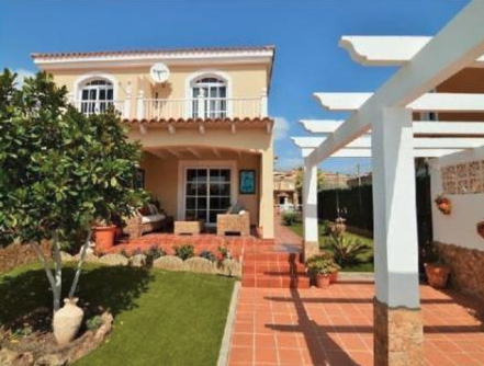 Villa mit überdachter Terrasse und Garten in  Ferienhaus in Spanien