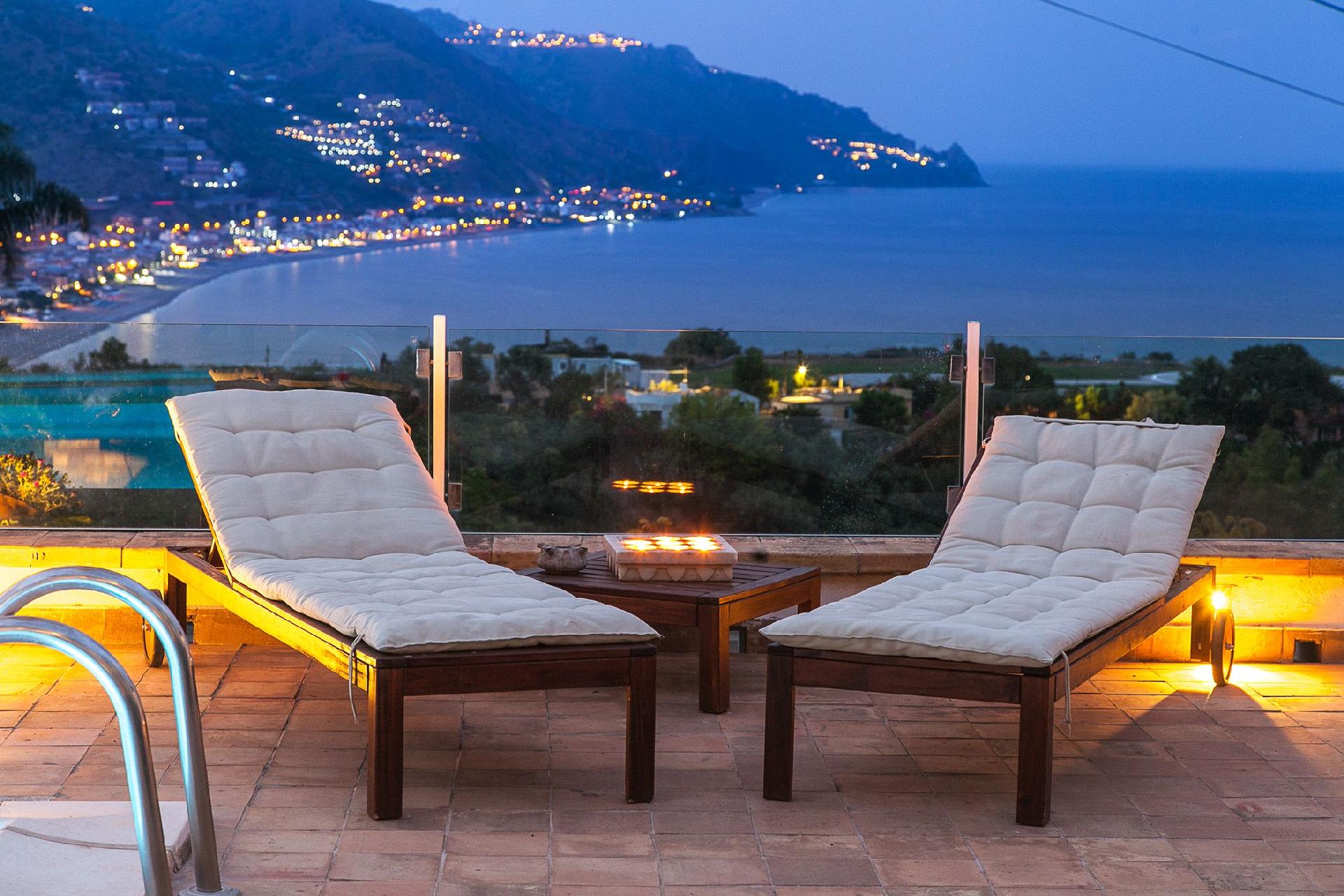 Villa mit 3 Schlafzimmern mit herrlichem Meerblick  in Italien