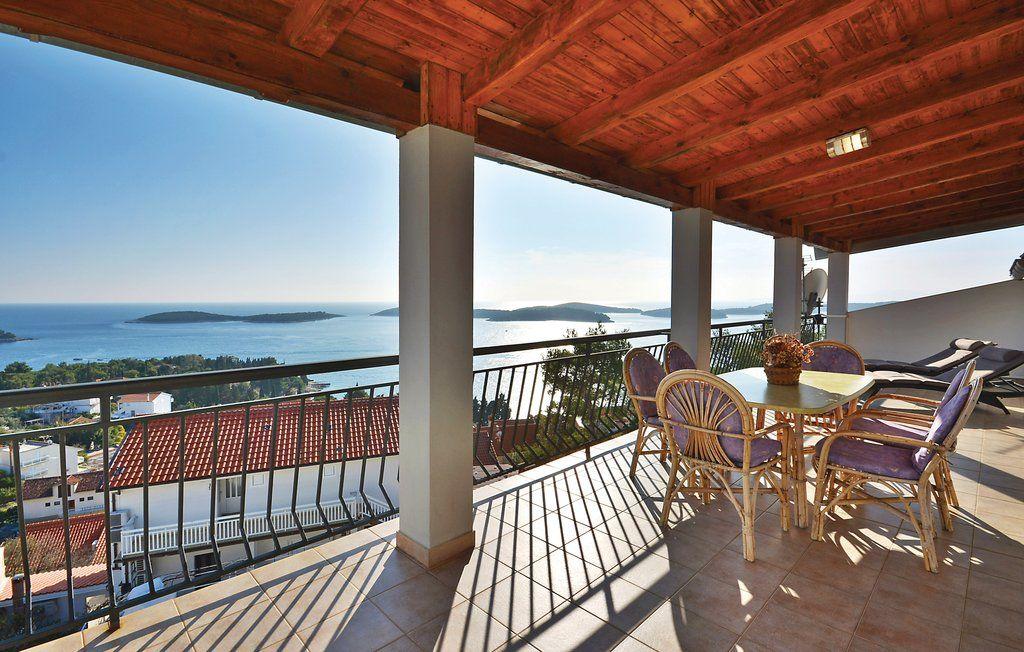 Ferienwohnung für 5 Personen ca. 125 m²  Ferienwohnung in Dalmatien