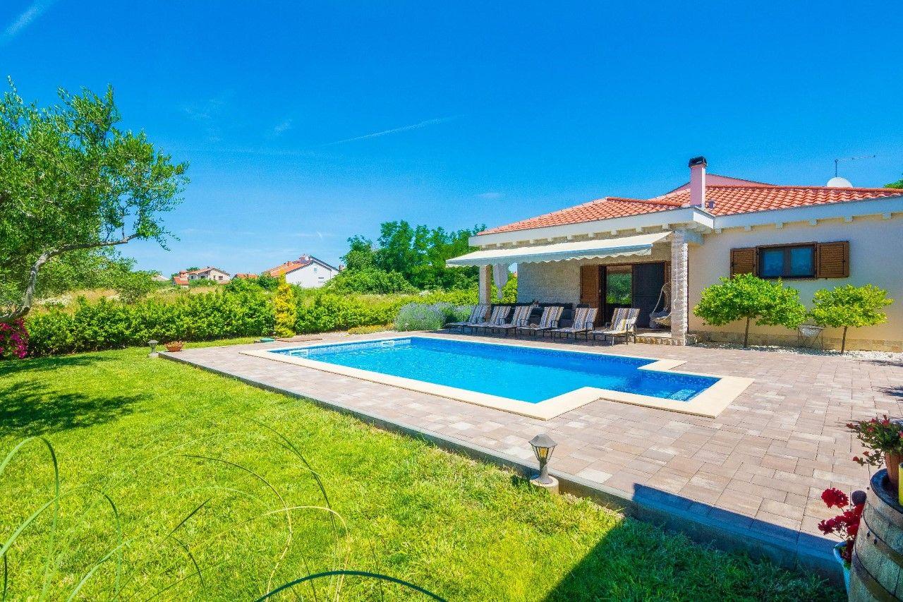 Steinvilla mit beheiztem Pool in wunderschöne   Zadar Riviera